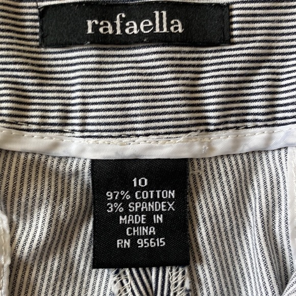 Rafaella blue/white striped Capris. Size 10 - Picture 7 of 7